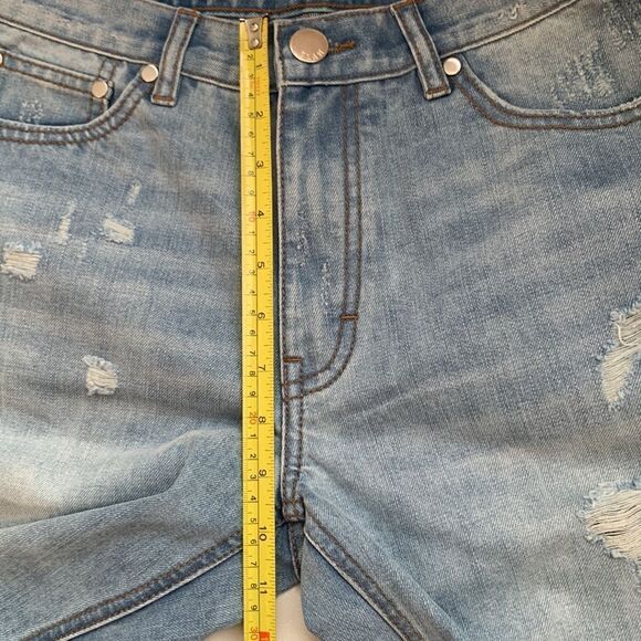 ELAN blue denim high rise slightly distressed shorts. Size L - Picture 7 of 10